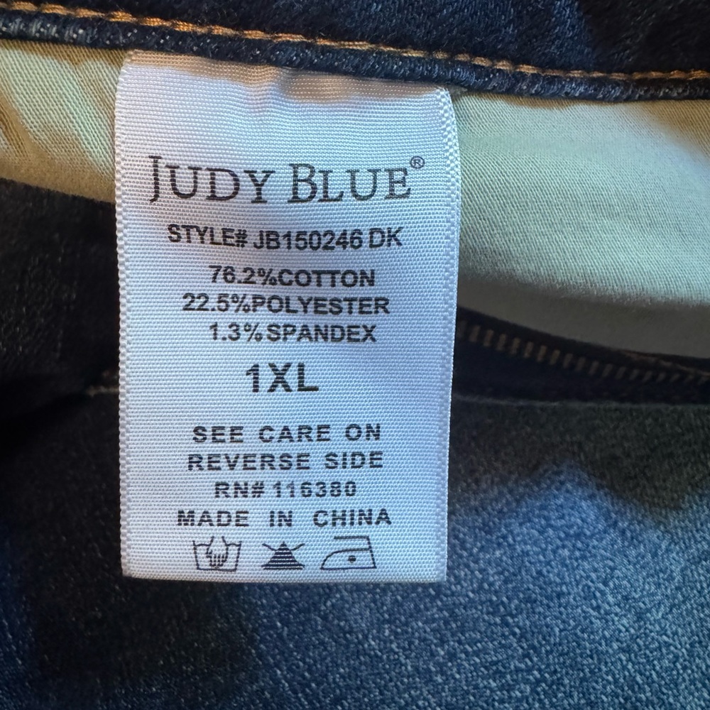 Judy Blue Denim Shorts 1XL - Picture 4 of 5